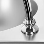 Lave-mains - Acier inoxydable AISI 304 - commande au genou, robinet à droite, dosseret, avec distributeur de savon